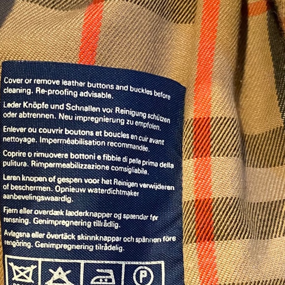 Classic Burberrys London Trench Coat - Picture 11 of 16